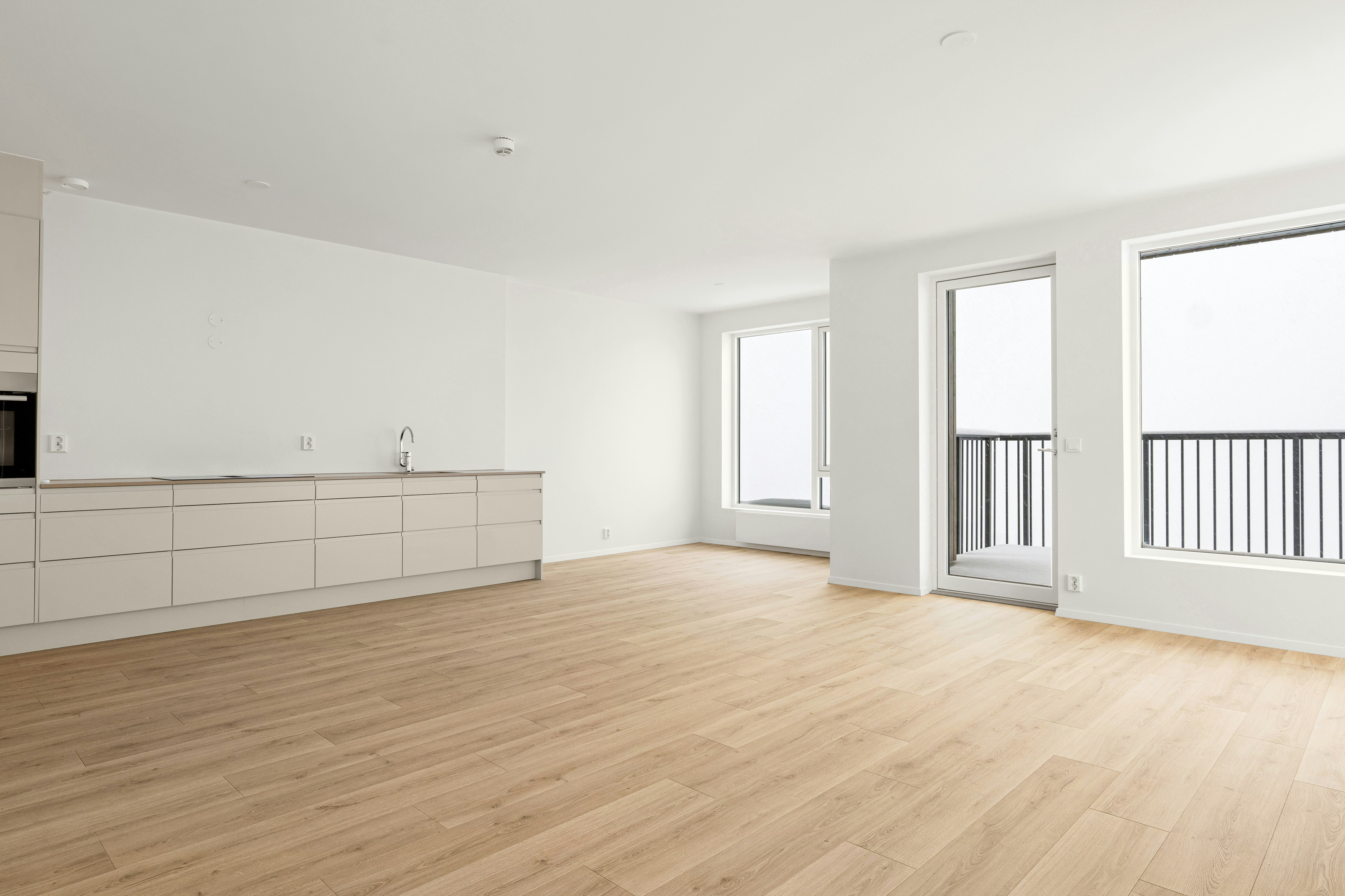 Leerer Raum vor virtuellem Home Staging — Vorher Foto VisualNest